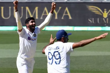 How Jasprit Bumrah&rsquo;s fielding mistake costed India a Huge wicket