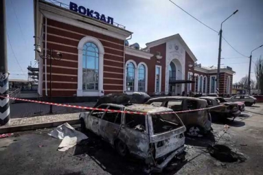 More Than 35 Killed After Russia Attacks Kramatorsk Station in Ukraine